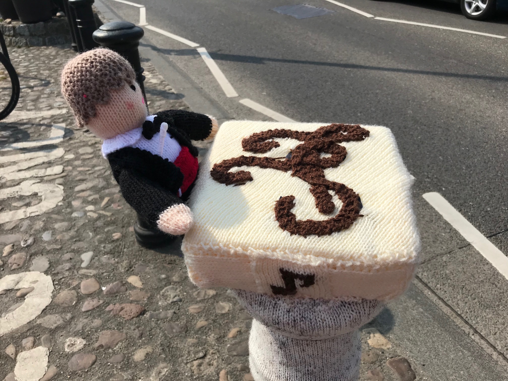 Knitted musician